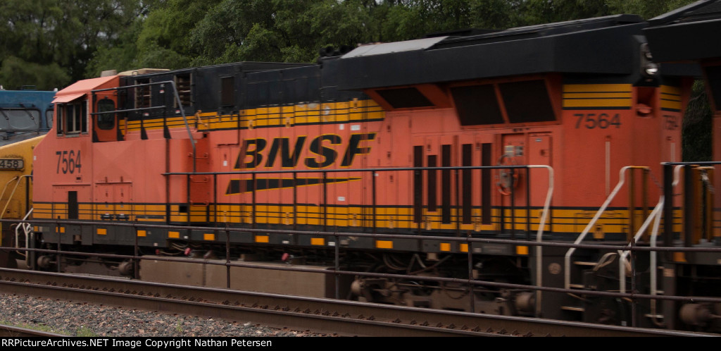 BNSF 7564